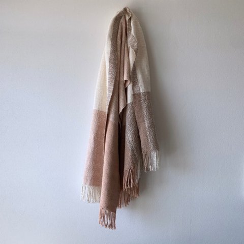 桜染めの手織りストール　桜色×灰桜色
