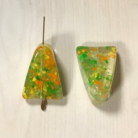 VINTAGE CLEAR ORANGE YELLOW GREEN TRIANGLE DECO BEADS 