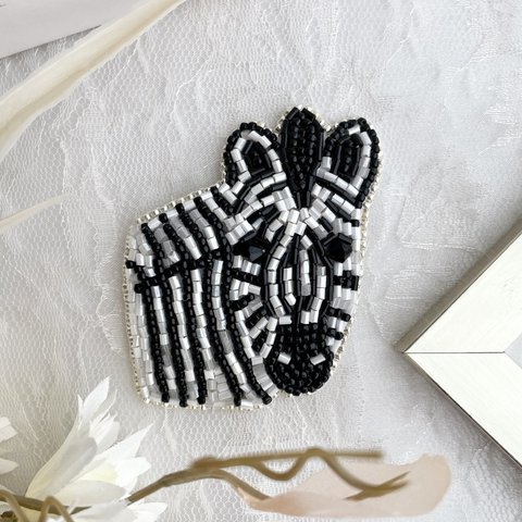 SALE ビーズ刺繍ブローチ　『シマウマ🦓』