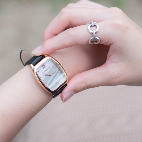 【マーブルデザインがかわいいスクエア腕時計】腕時計 ブラック レディース レザー ベルト交換可能 母の日