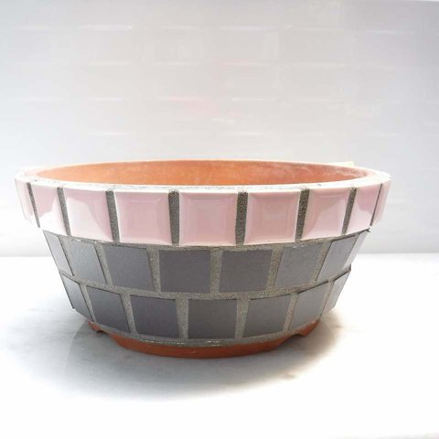 ピンクラインとブラックタイル張りの植木鉢（T-032)