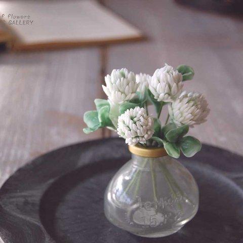 ◆粘土のお花◆　ミニサイズ！　シロツメクサ　アンティーク　ホラリング・フラットボトル …　S449