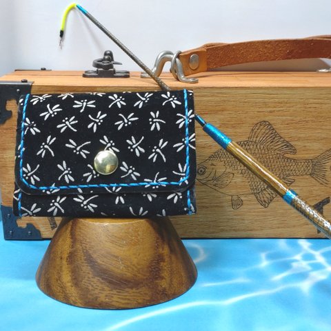 【一点物】☆釣るためのアイテム タナゴ 針 ホルダーL和柄（とんぼ）☆ 釣り タナゴ 魚 道具 針入れ レザー 手縫い プレゼント 一点物