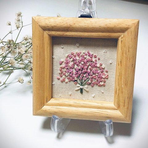 刺繍フレーム🌼　れんげ草とシロツメクサの花束　壁飾り　インテリア雑貨