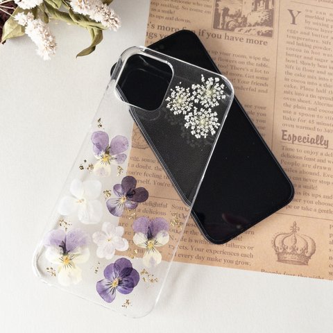 試作品/紫・白のお花を敷き詰めた スマホケース iPhone12 /12Pro ハンドメイド 送料無料