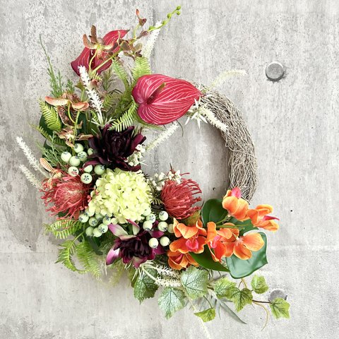 Tropical flower wreath