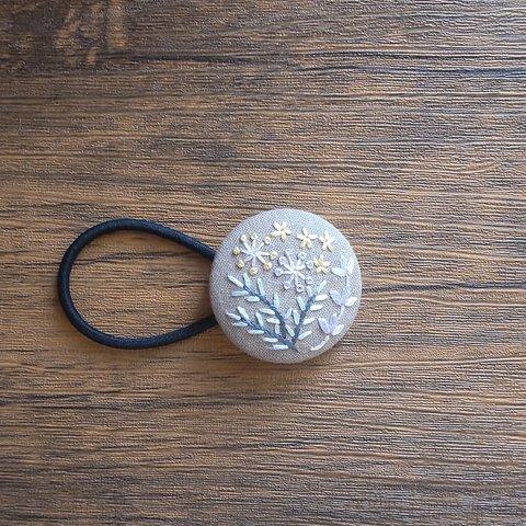 刺繡のヘアアクセサリー　小花　モカブラウン　(H2326)