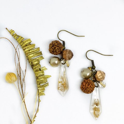 [Dangle earrings] Resin with wood shavings dangle earrings D#16