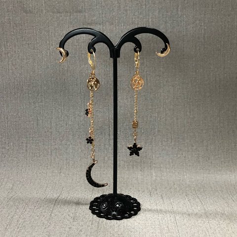 ピアス　2セット揺れないピアス　BLACK gold  moon KIRA KIRA ピアス