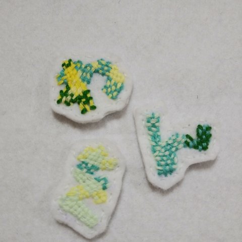 わをんのワッペンorブローチ　ダーニング刺繍