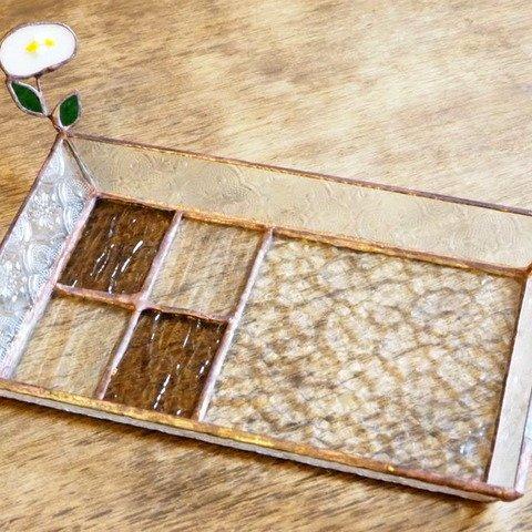 カフェトレイにもなるアンティークなステンドグラスのトレイ（お花）