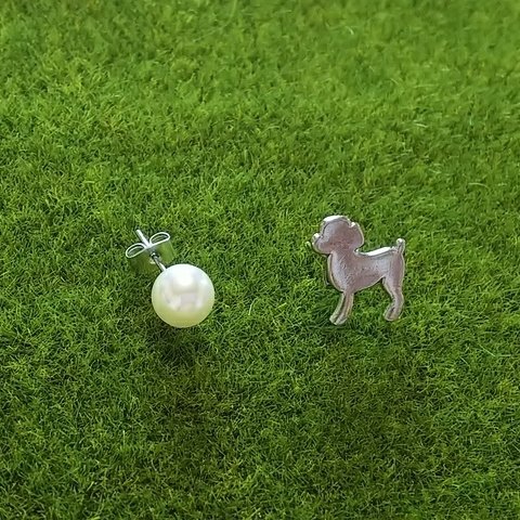 Dog プードル犬系シルエット & パール アシメ ピアス シンプル 大活躍 poodle トイプードル