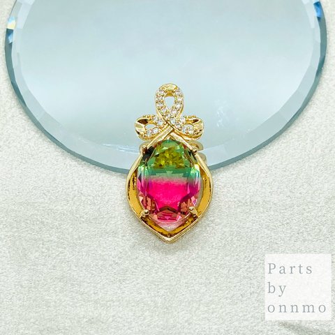 【再販】1pcs・バイカラーオーバルデザインチャーム（pink,green）e-25