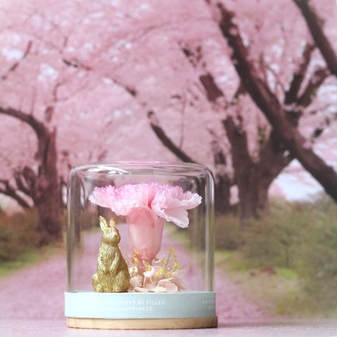 【母の日】ピンクのカーネーションとうさぎのガラスドームアレンジ♪　母の日のプレゼントにおすすめ♪　