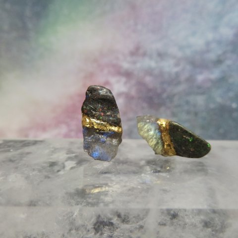 銀河のひかり＊Black matrix opal×Labradorite＊金継ぎ／pierce／M size