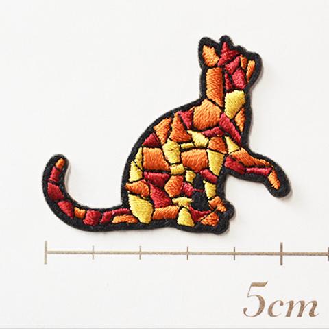 かわいい刺繍ワッペン　ステンドグラスネコ2　シール付き　アップリケ