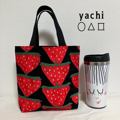 大人可愛い❤️三角いちごのランチバッグ🍓お弁当袋　サブバッグ　お散歩バッグ