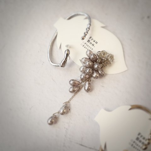 Silver Rain Pierce(Earring)~ in one's right ear~