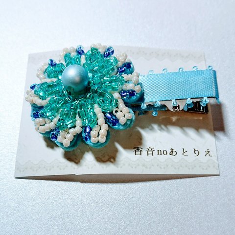 ビーズ刺繍お花のヘアクリップブルー系