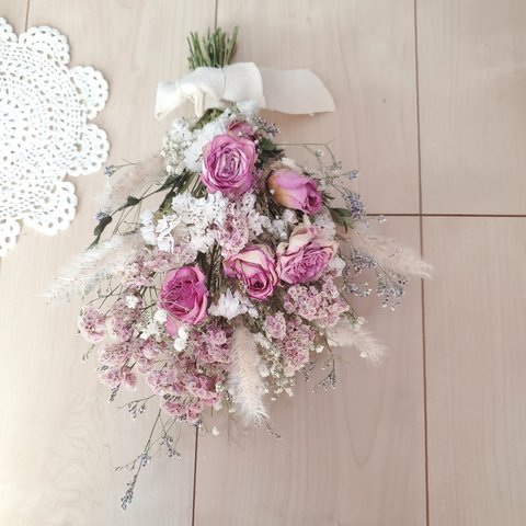 ＊バラと彩り小花のピンク系ドライフラワースワッグ 花束 ブーケ