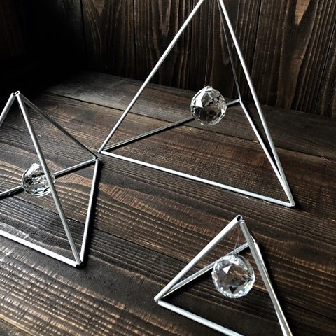 ヒンメリ「シンプルピラミッド」中サイズ　三角型　野外使用可なアルミ製　オプションでサンキャッチャー　幾何学オブジェ　シルバー　クリスマスオーナメント