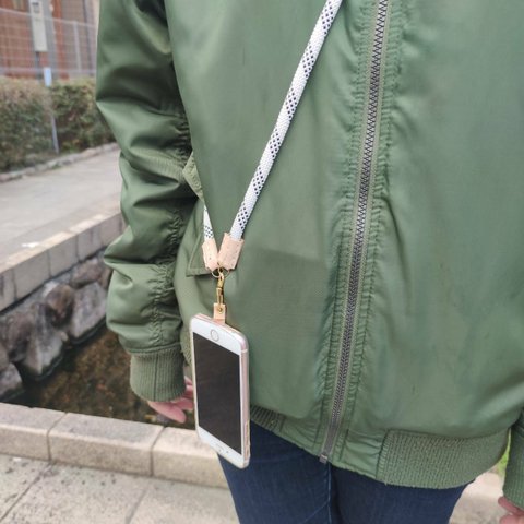 極太　本革ヌメ革xクライミングロープのモバイルストラップ　ショルダーストラップ　肩掛け　iPhone Android