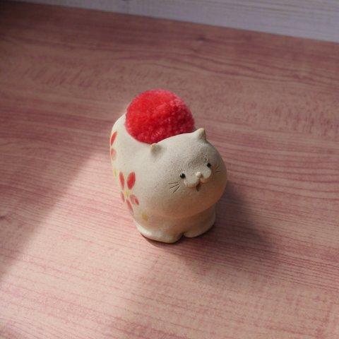 オリジナル陶器猫「ねこのひげ枕」香箱座りタイプ　親ねこ　赤花柄