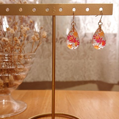 雫に閉じ込めた紅葉～程よい秋～　ピアス・イヤリング（UVレジン）