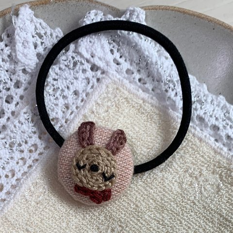 うさぎの刺繍ヘアゴム