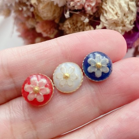 小粒　レトロ　小花のアクセサリー　ピアス／イヤリング