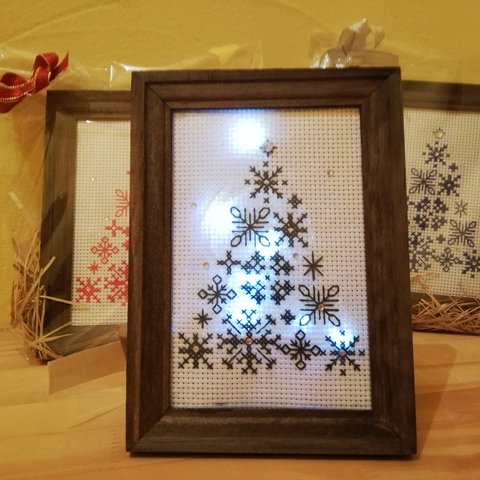 きらきら光る☆クリスマス刺繍フレーム飾り