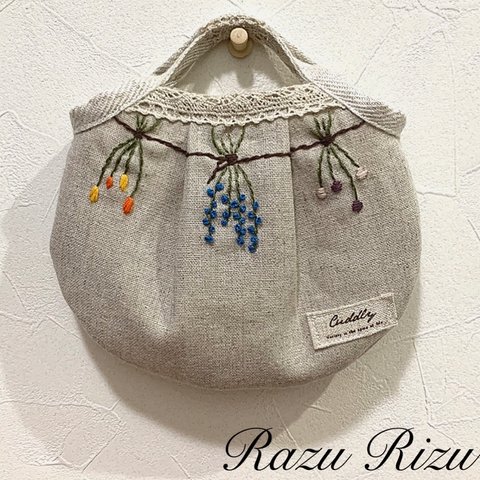 マスクケース　手刺繍　ドライフラワー　/マスクポーチ/マスクケースプレゼント/マスクケース仮置き/ドライフラワー刺繍/ドライフラワー＆リネン/グラニーポーチ刺繍/