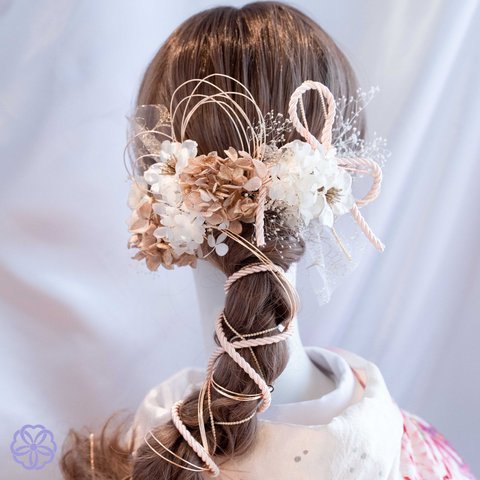林檎の花とゴールド系フラワーの紐アレンジ髪かざり　成人式　卒業式　着物　結婚式　編みおろしヘアアクセサリー