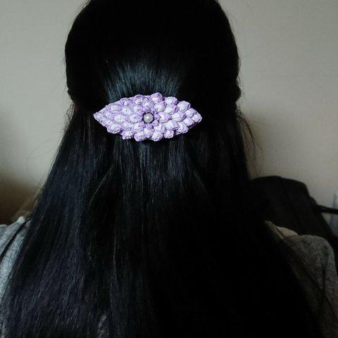 バレッタ・つまみ細工・ちりめん・紫陽花・あじさい色・白・薄紫色・お花・ヘアアクセサリー・髪飾り・ヘアクリップ・誕生日・母の日・クリスマス・贈り物・浴衣・お正月・着物