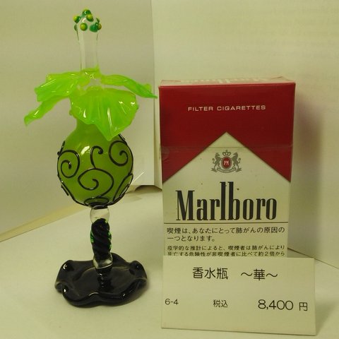 ガラス工芸品　香水瓶　華　グリーン