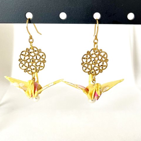 origami crane earrings  M   no.17  /  pearl パール　折り紙　ピアス　鶴　お土産　ギフト　gift souvenir 和服　和装　浴衣　着物　kimono 