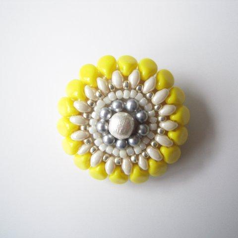 【再】ビーズ刺繍の花ブローチ_#331_beads emb. flower brooch<yellow/silver>