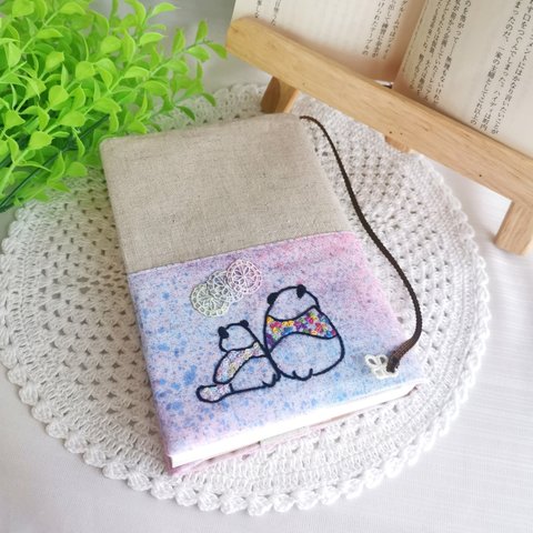 手刺繍のブックカバー/パンダ