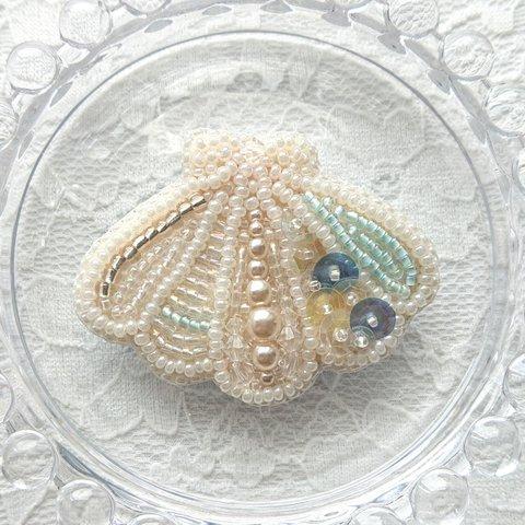 マーメイドの貝殻ブローチ (b)