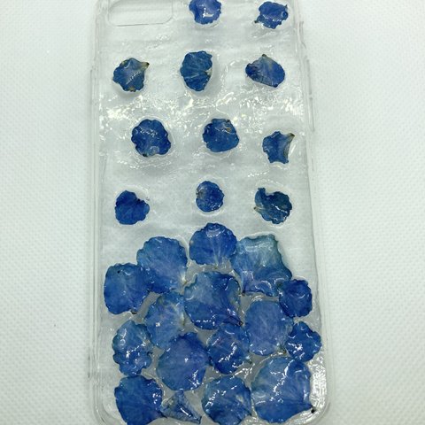 ブルーな紫陽花花びらのiPhoneケース