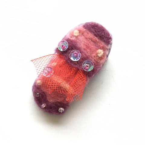 PINK  & purple 羊毛サンダル形のブローチ 