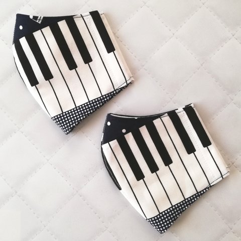 【ピアノ鍵盤柄】紺&白　ピアノ鍵盤の立体マスク　ドット　水玉　青　ブルー　手作りマスク