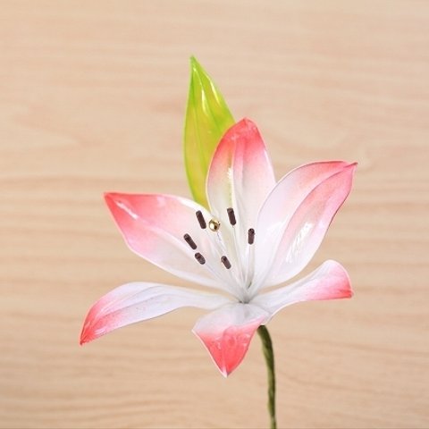 百合 かんざし ～ white ＆ Pink ～  lily   .｡*ﾟ+.*.｡　Lilium　ﾟ+..｡*ﾟ+ 着物 ディップアート 和装 成人式