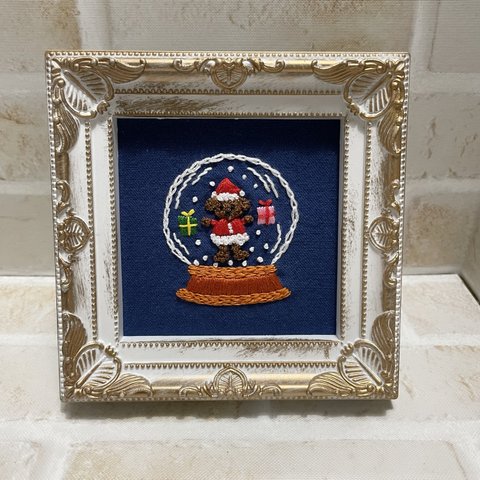 【送料無料】刺繍　フレーム　インテリア　トイプードル　クリスマス　スノードーム