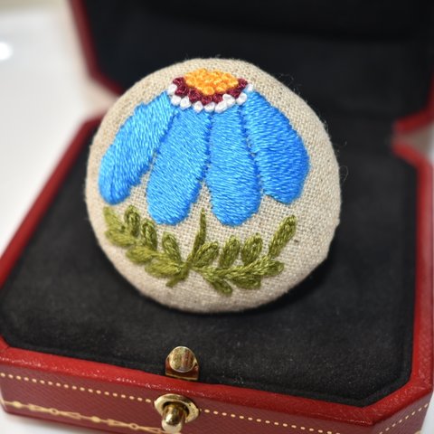 北欧のお花 刺繍ブローチ(水色)