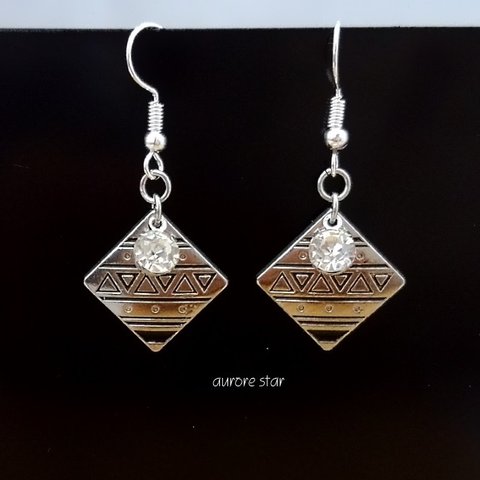 silver square pierced earrings　ネイティブ柄　スクエア　シルバーカラー　シンプル