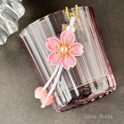 つまみ細工　ビーズ揺れる桜のチャーム【 桜色 下がりビーズタイプ 】　チャーム　キーホルダー　ストラップ