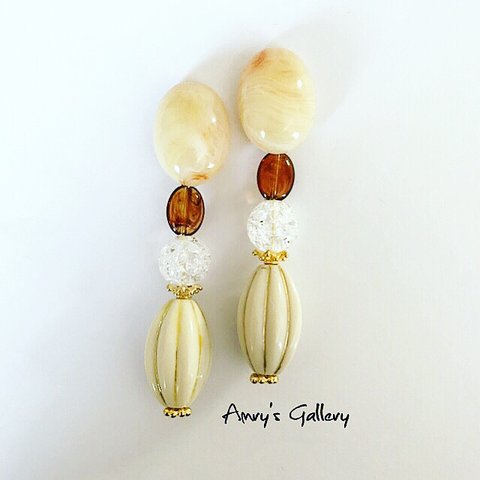 antique beads×cabochon＊beige yellow × ivory