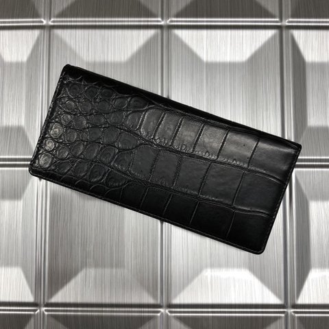 『本物クロコダイル革』ブラックカラーの長財布