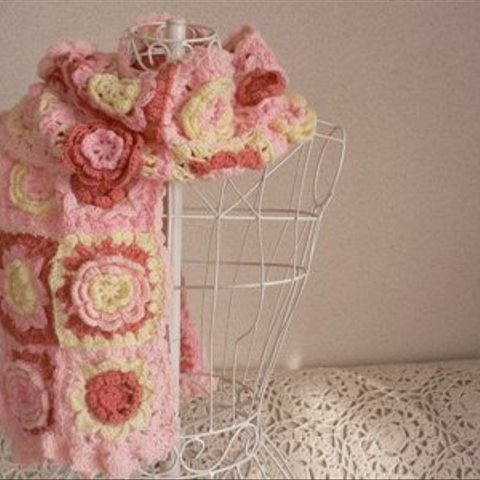 【受注製作】お花モチーフいっぱいの手編みマフラー　ピンク系